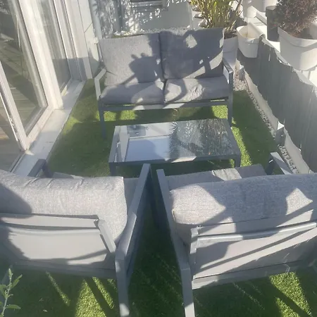 Location Pontalliac De 200 M2 A 50m De La *