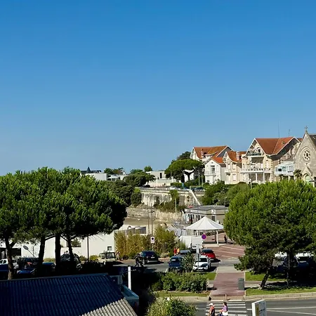 Апартаменты Location Pontalliac De 200 M2 A 50m De La Руайян