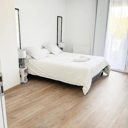 Location Pontalliac De 200 M2 A 50m De La Апартаменты